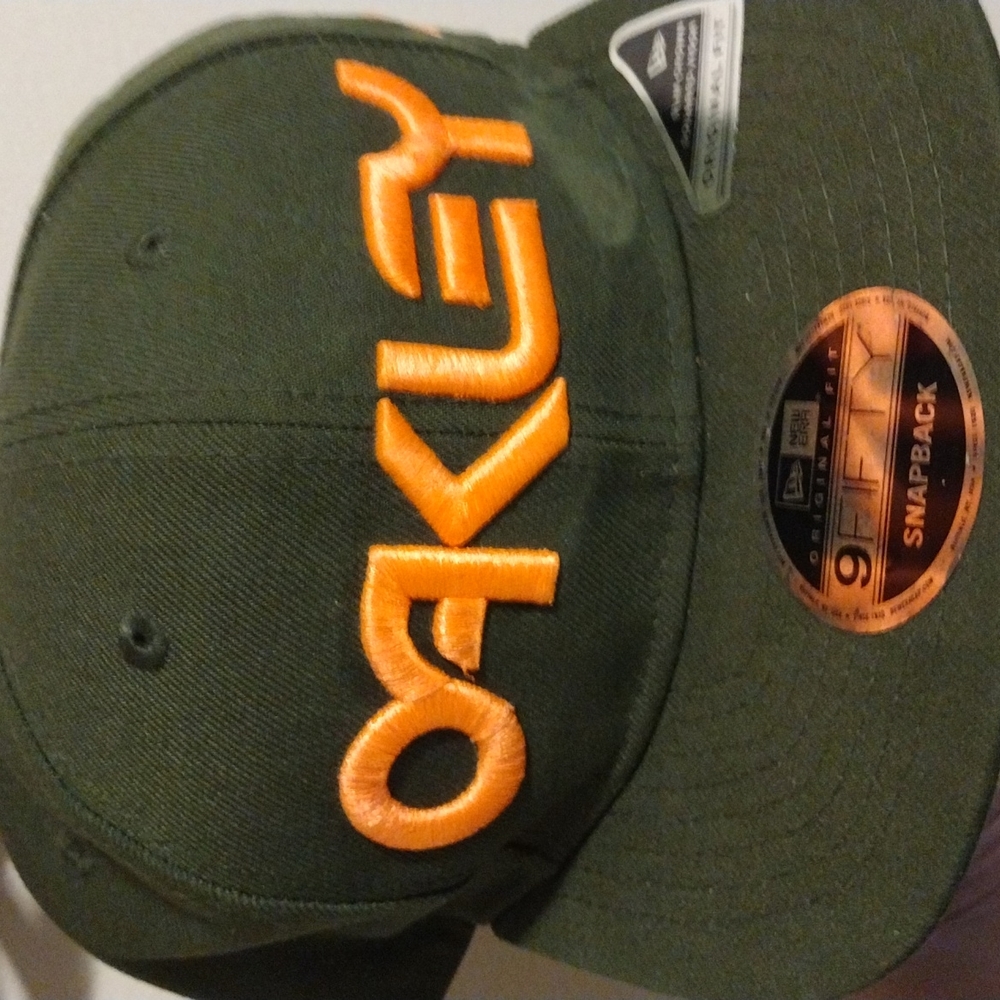 Oakley snap back